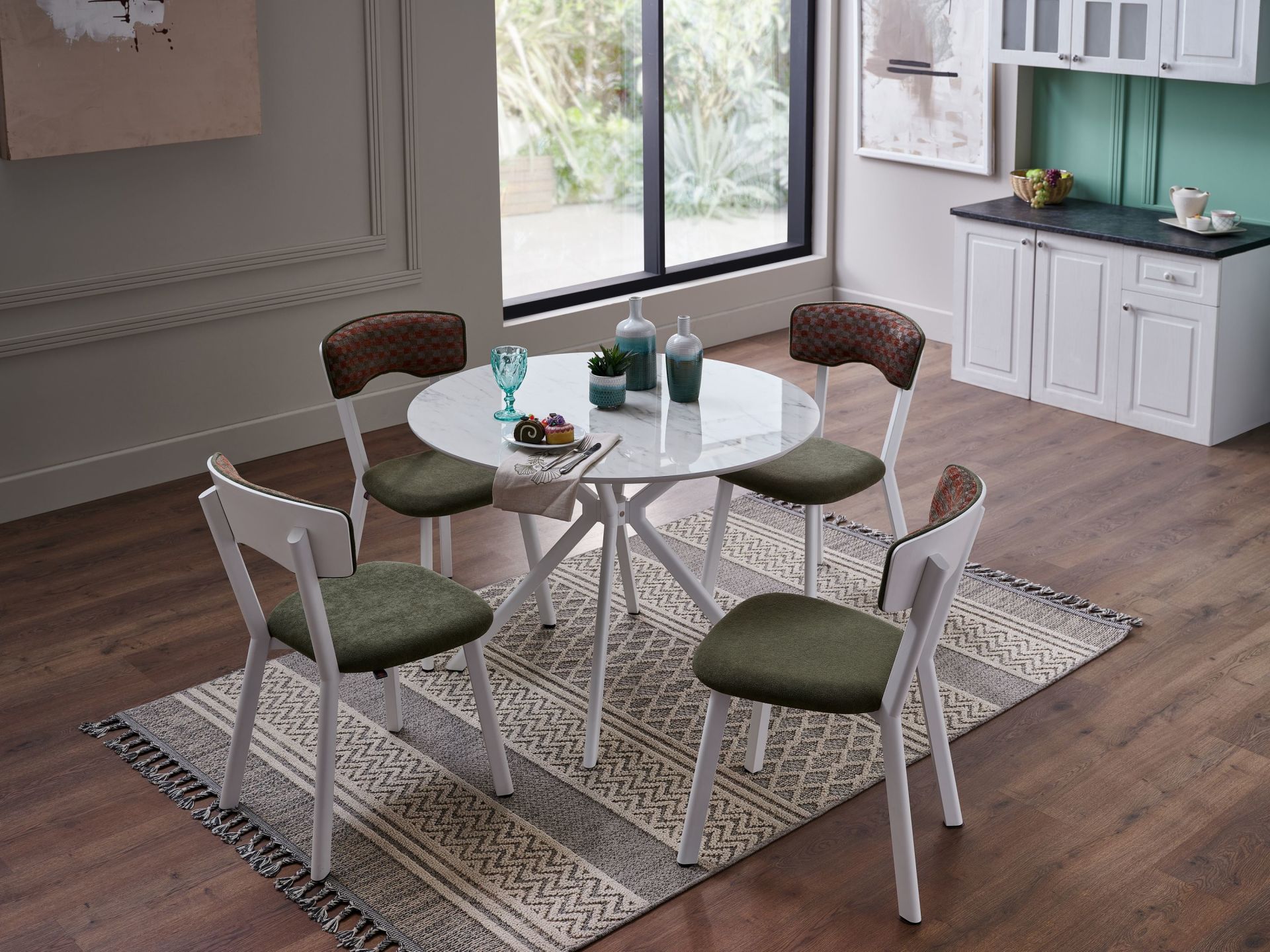 Asel uvarlak masa  sandalye 